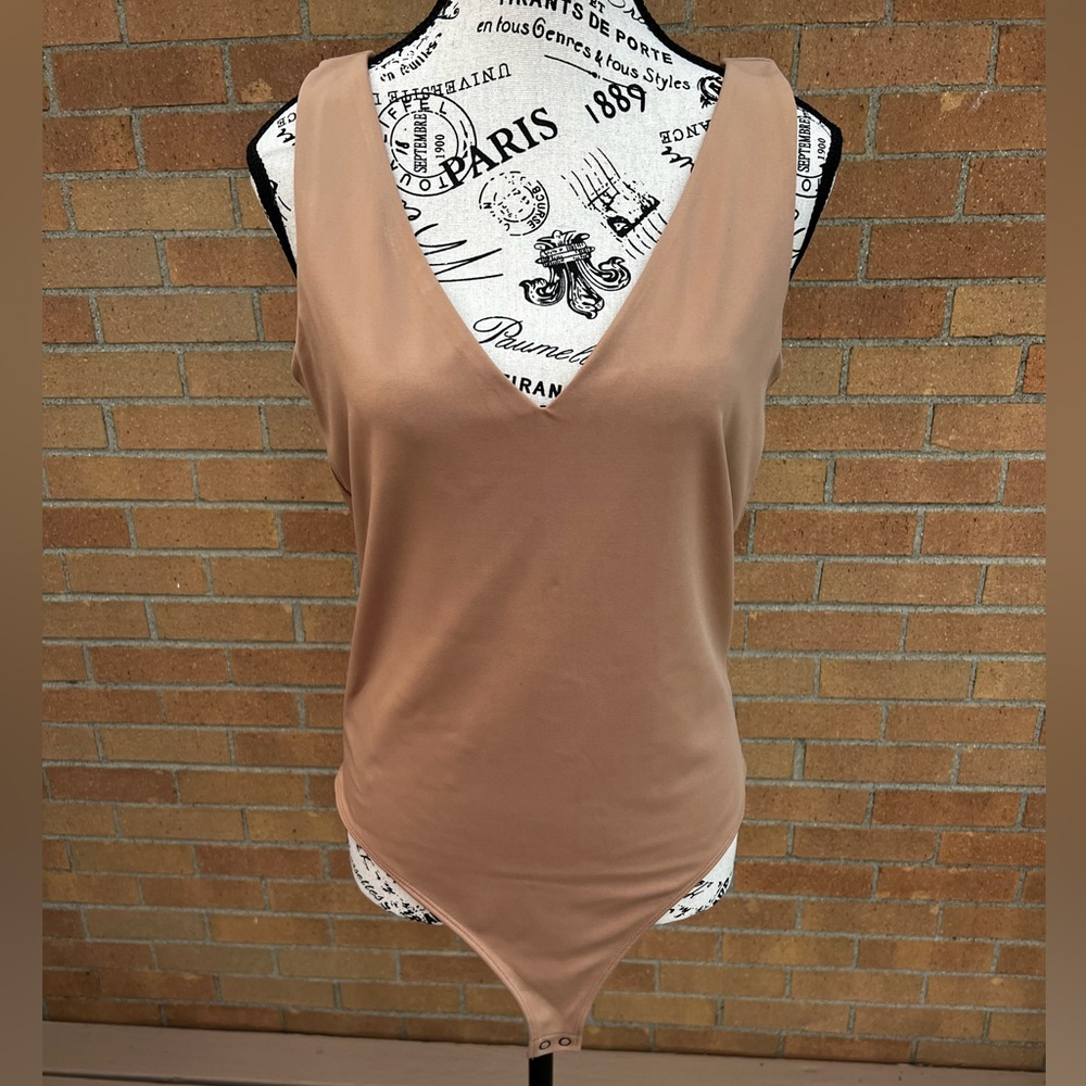 EXPRESS Bodysuit V Neck Sleeveless Tan/ Light Brown. Size Large